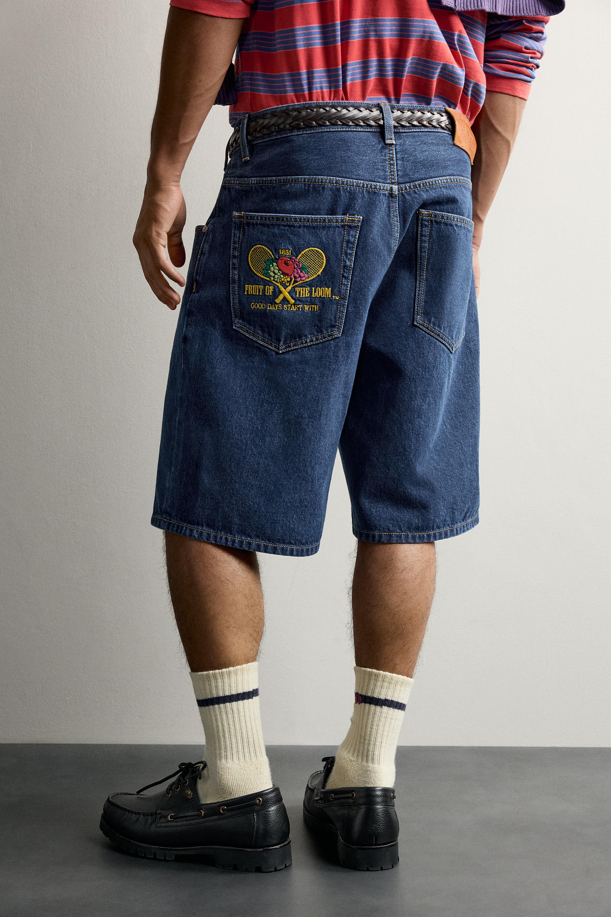 BERMUDA EN JEAN À PLIS ET PIÈCE FRUIT OF THE LOOM™